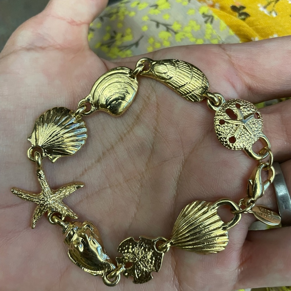Bracelet gold tone sea shells beach style